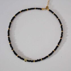 Collar de cuentas negro